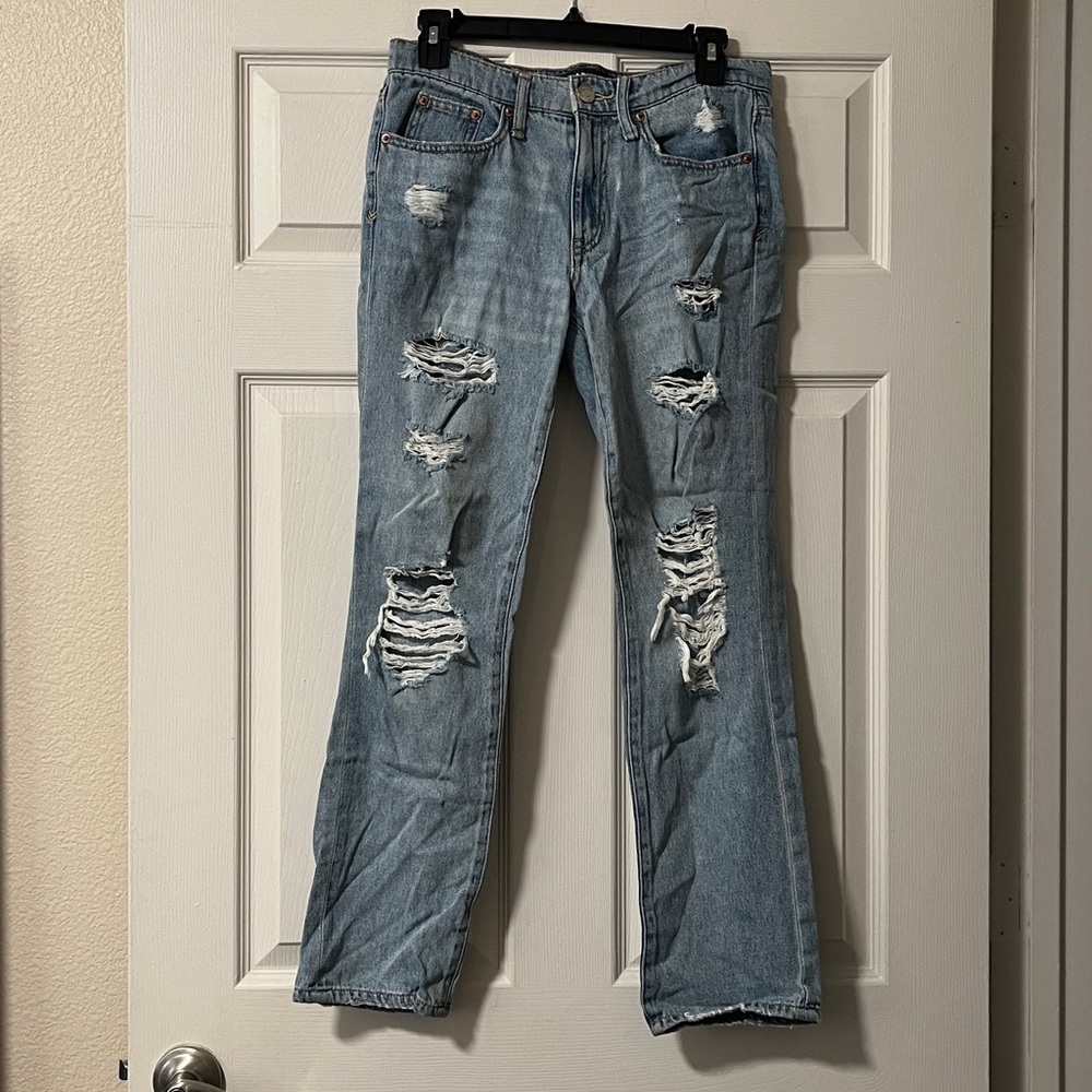 💕AERO Distressed Light Blue Jeans
